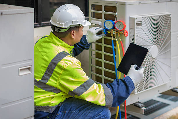 Professional Hvac technician working in Forest Hill, TX